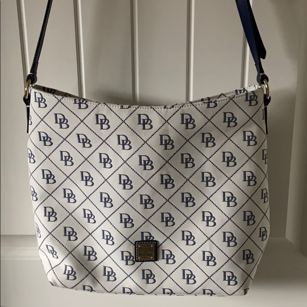 Like new very nice bag !